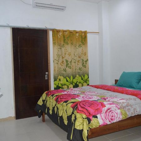 Labuan Bajo Mahoni Guesthouse Zewnętrze zdjęcie