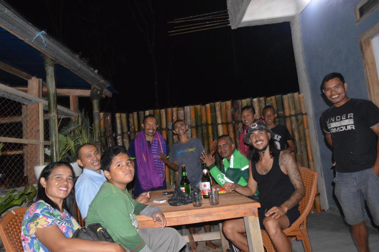 Labuan Bajo Mahoni Guesthouse Zewnętrze zdjęcie