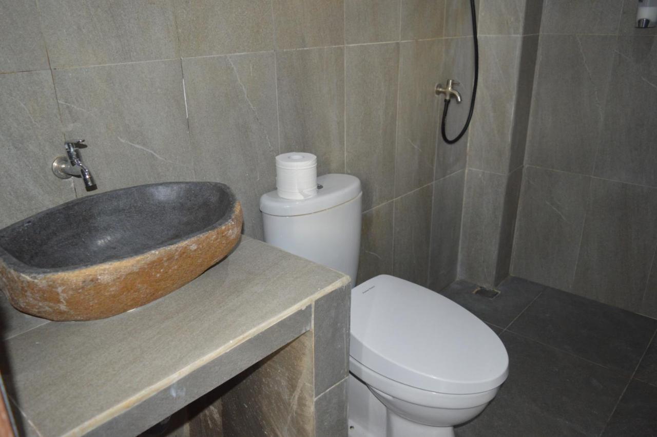 Labuan Bajo Mahoni Guesthouse Zewnętrze zdjęcie