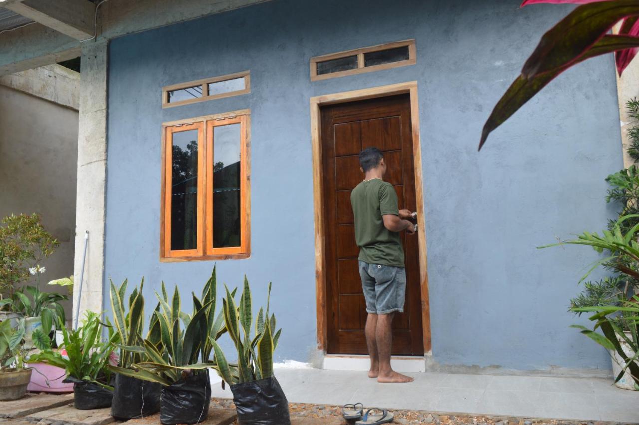 Labuan Bajo Mahoni Guesthouse Zewnętrze zdjęcie