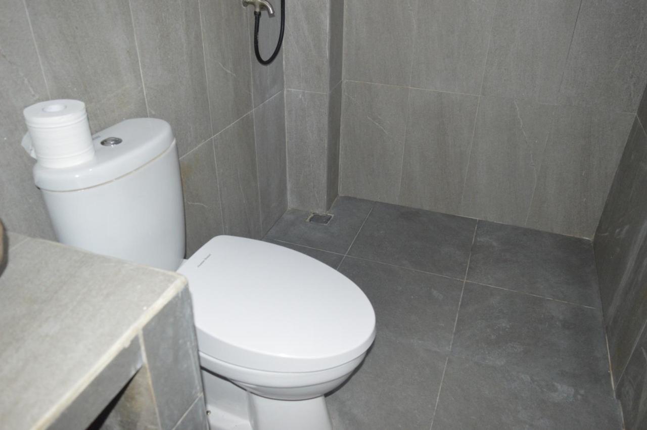 Labuan Bajo Mahoni Guesthouse Zewnętrze zdjęcie