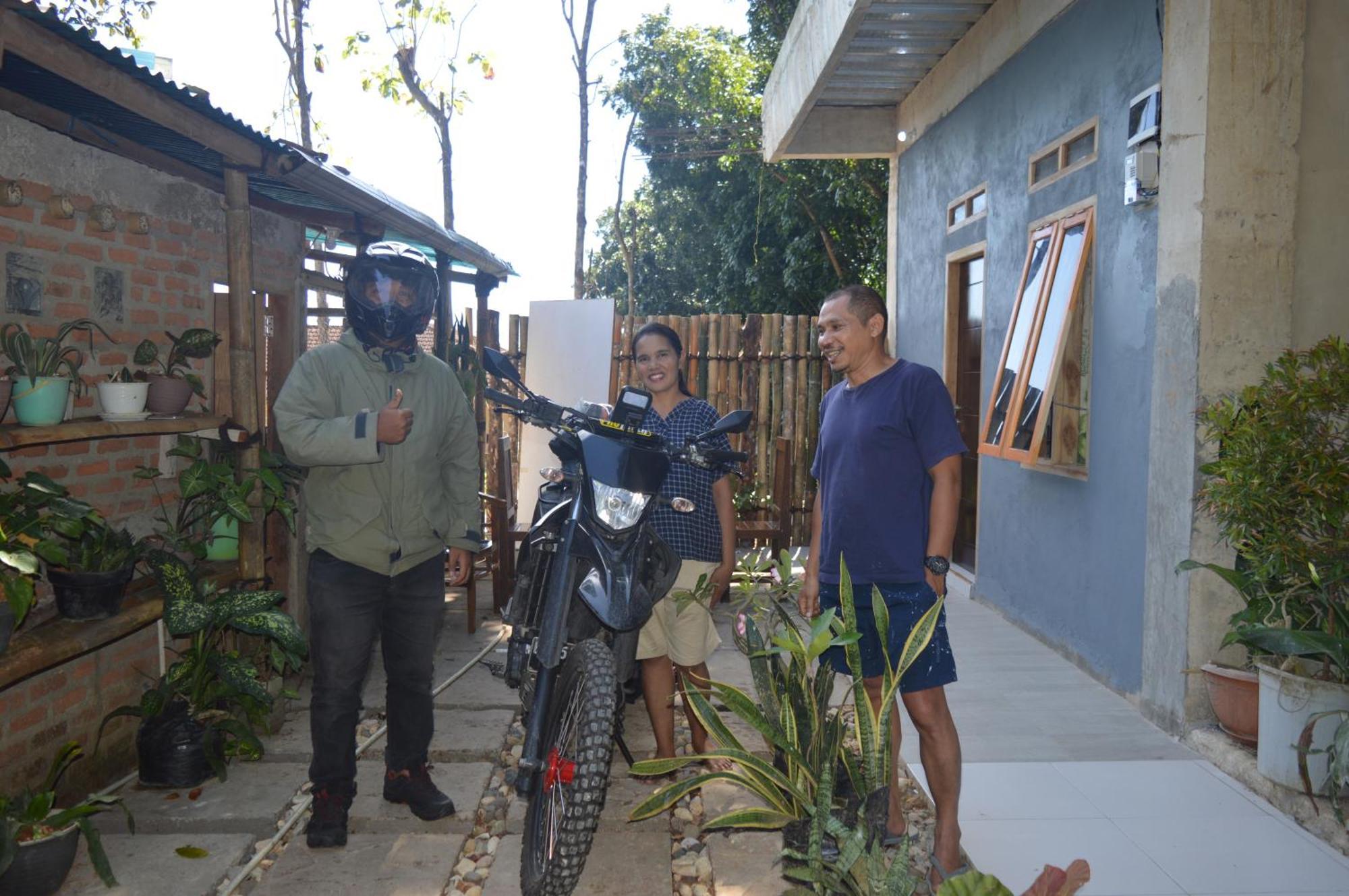 Labuan Bajo Mahoni Guesthouse Zewnętrze zdjęcie