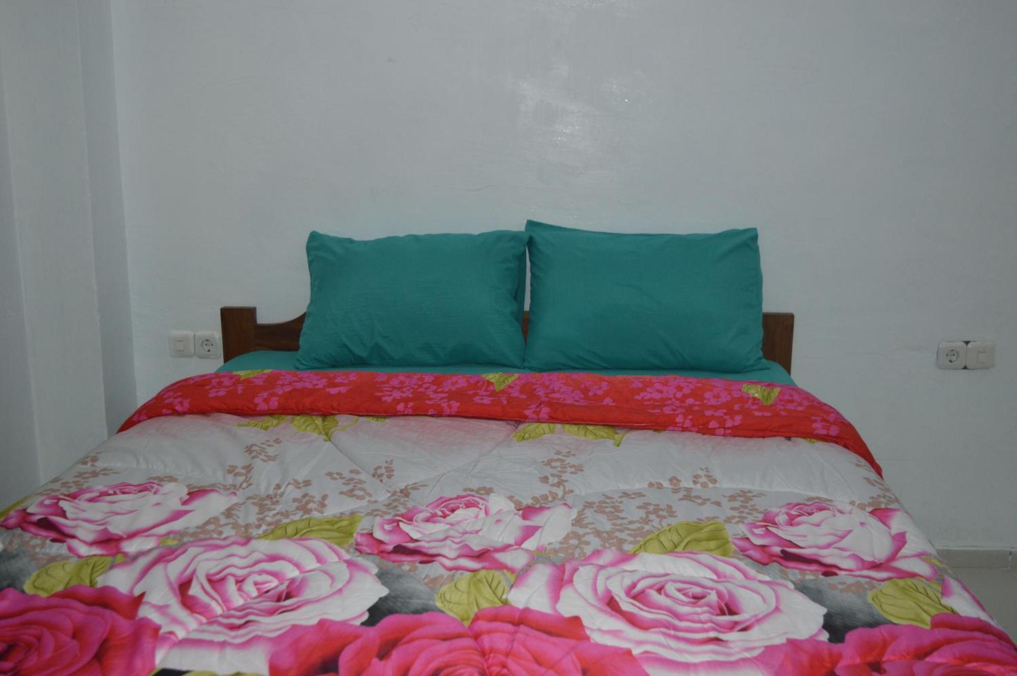 Labuan Bajo Mahoni Guesthouse Zewnętrze zdjęcie