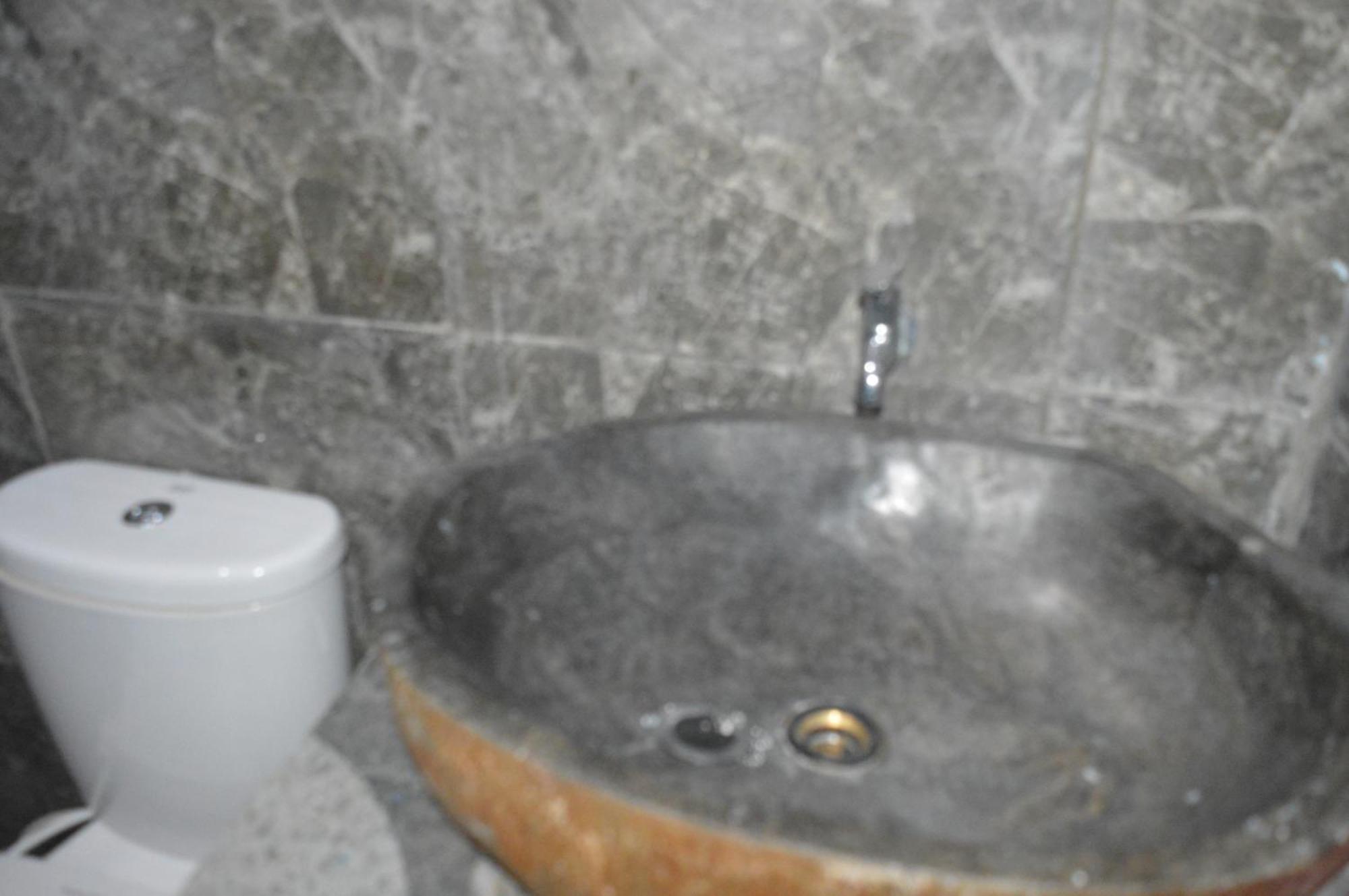 Labuan Bajo Mahoni Guesthouse Zewnętrze zdjęcie
