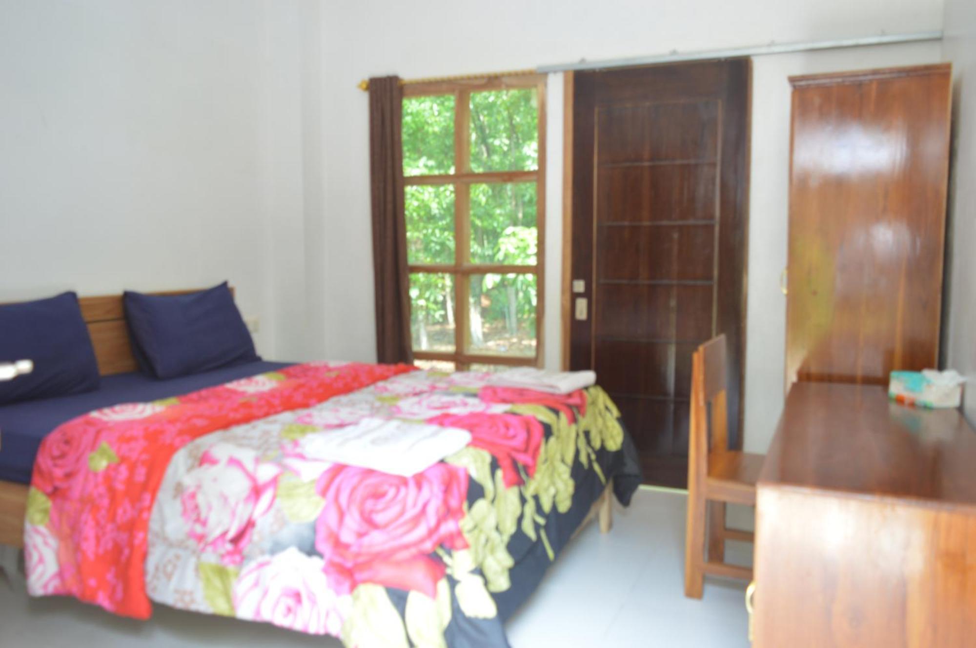 Labuan Bajo Mahoni Guesthouse Zewnętrze zdjęcie