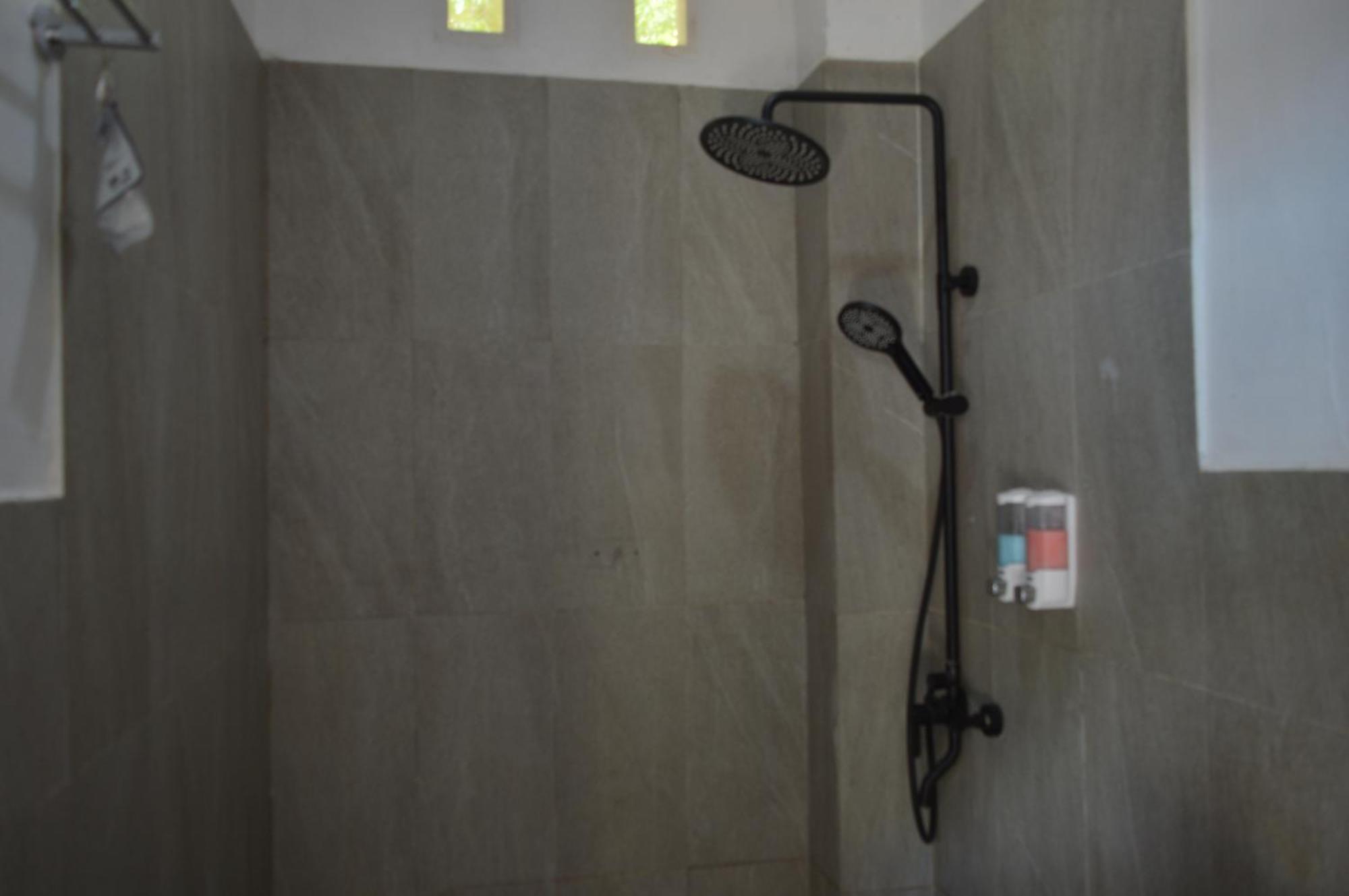 Labuan Bajo Mahoni Guesthouse Zewnętrze zdjęcie