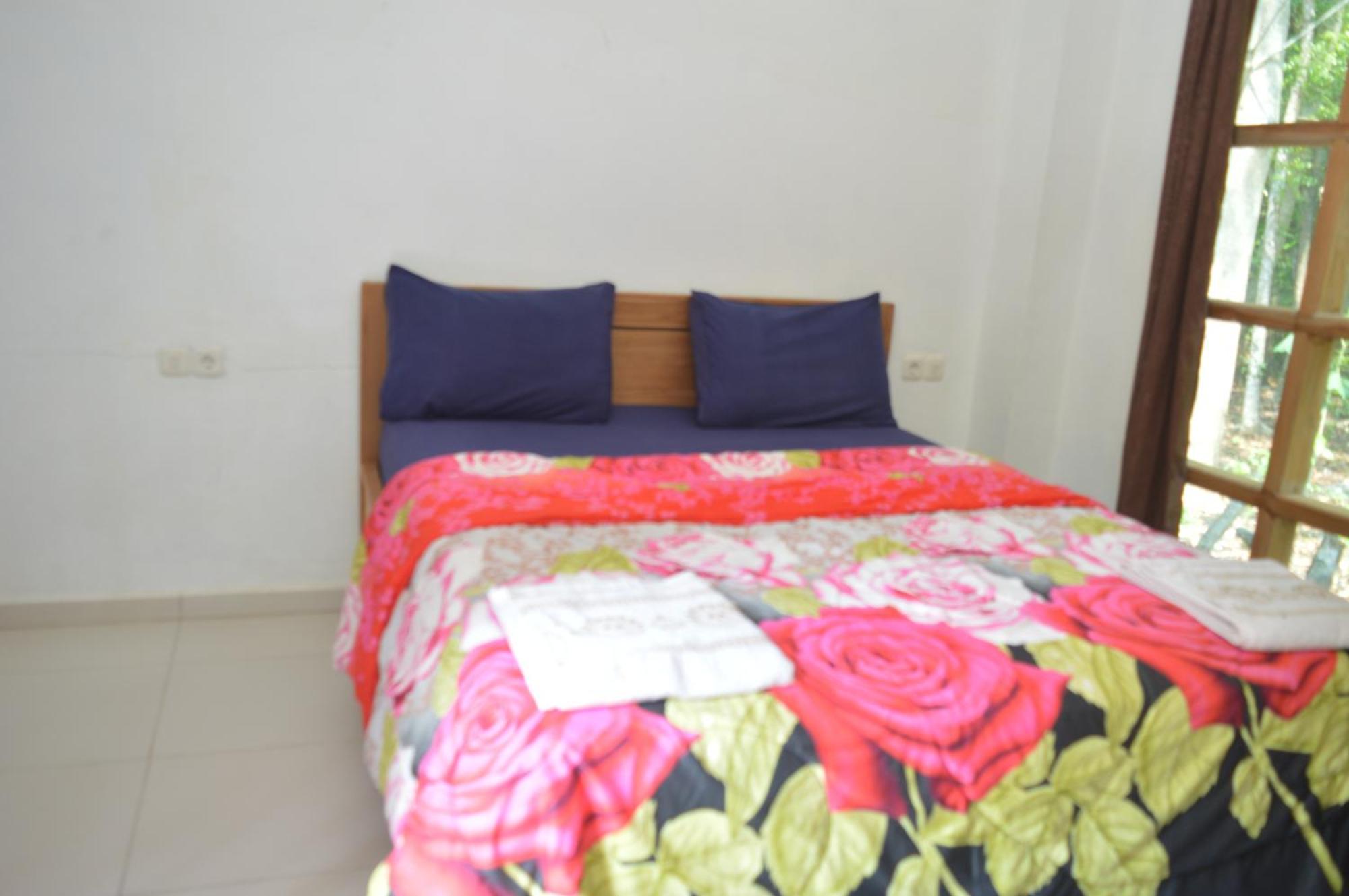Labuan Bajo Mahoni Guesthouse Zewnętrze zdjęcie